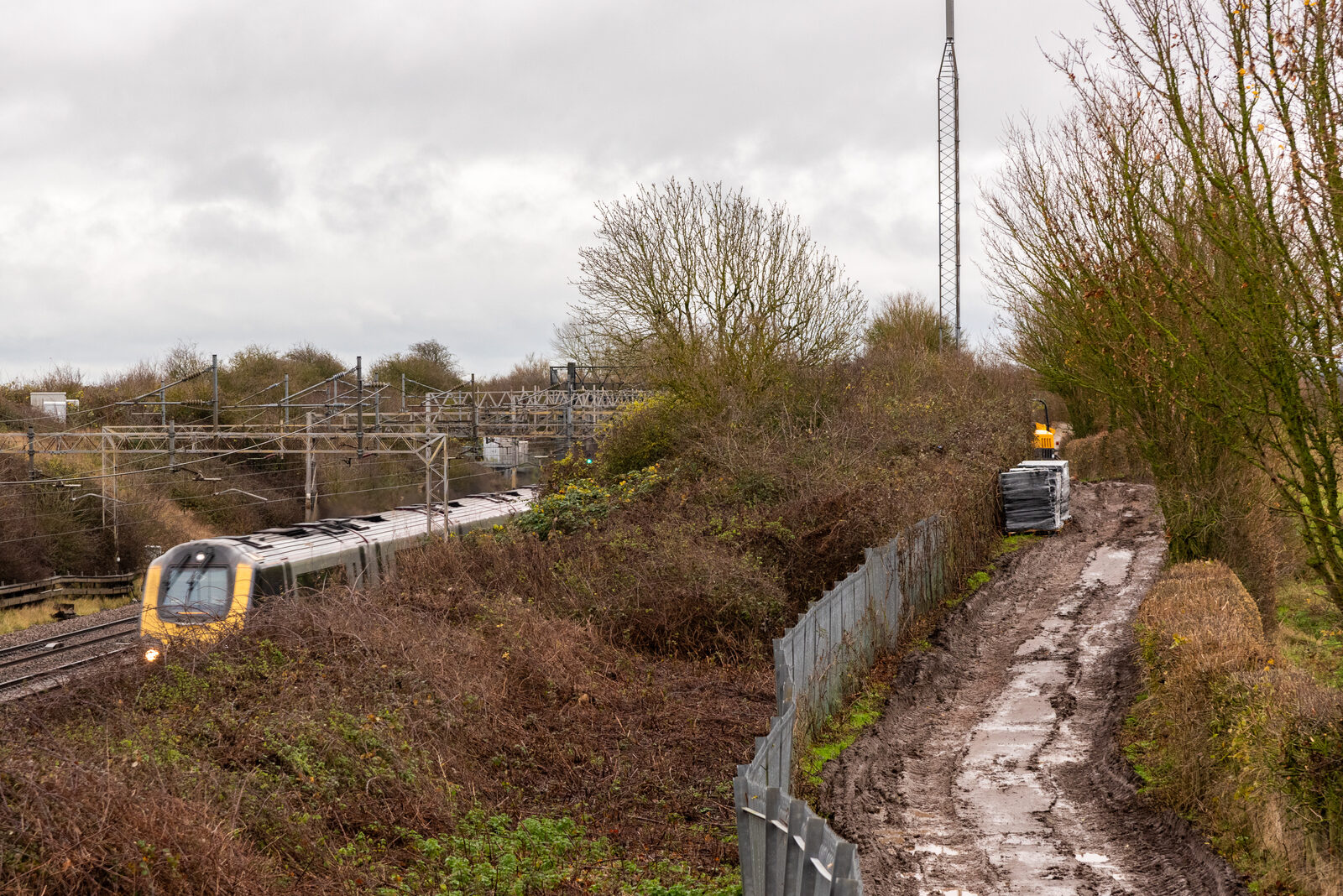 Installation d'une dalle de drainage sur la piste cyclable de Milton Keynes